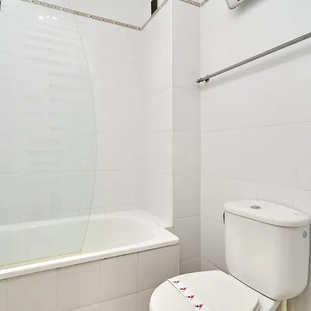 Bright And Spacious 2 Bed Apartment *